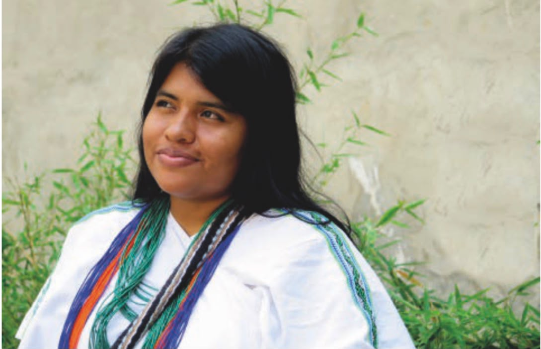 Madre y lideresa Arhuaca. Estudia Derecho. Es Directora de la Fundación Sen. Su liderazgo se ha centrado en la interlocución diplomática y la representación de su comunidad en espacios de incidencia. Promueve el cuidado de la naturaleza y el agua. "Considero importante crear un eje articulador que integre alianzas estratégicas para generar oportunidades para la Sierra Nevada y toda la sociedad".
