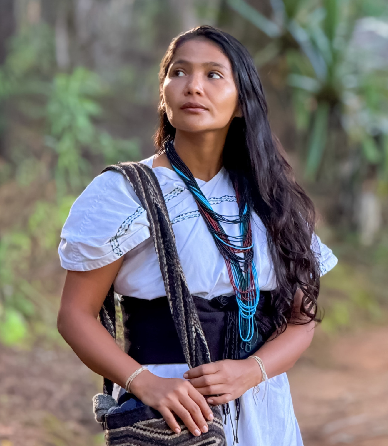 Indígena del pueblo Arhuaco. Economista y magíster en Desarrollo Territorial Sostenible. Se desempeña como directora e investigadora en el campo audiovisual, con un enfoque central en producciones etnográficas, el diálogo intercultural y la salvaguardia del patrimonio cultural inmaterial del Corazón del Mundo, Sierra Nevada de Santa Marta, Colombia.