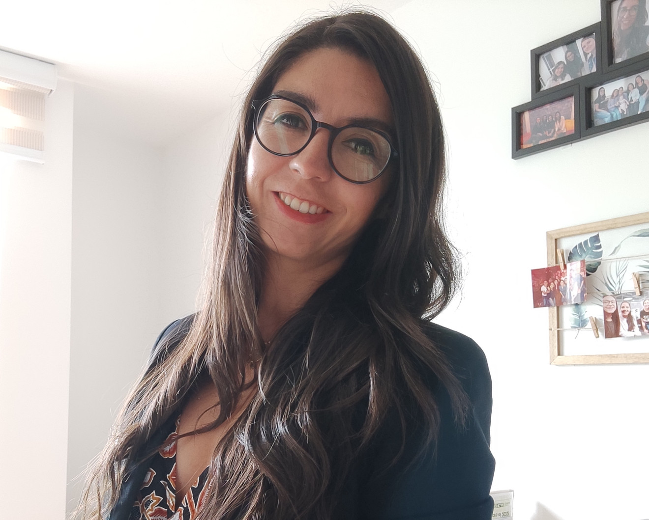 Directora y editora del medio digital de investigación Pensé que ‘voz’ sabías. Periodista con 17 años de experiencia. Chequeadora de datos y capacitadora en esa técnica. Ha cubierto temas científicos, judiciales, de corrupción, conflicto armado, e investigación periodística. Dos veces ganadora del Premio Nacional de Periodismo Ciudad de Manizales Orlando Sierra Hernández. Finalista del Premio Gabo 2020 en trabajo colectivo. Premio de Periodismo Eglantyne Jebb (diciembre de 2022) de la Oficina Regional de Save the Children para América Latina y el Caribe con la serie Dibujando Mi Realidad, Niñez Indígena en América Latina. (Editora de la serie).