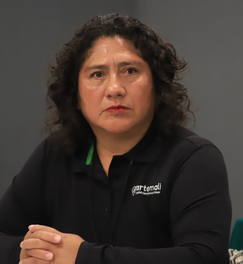 Promotora ambiental y defensora Nahua, originaria de Tepatlaxco de Hidalgo. Fusiona el rigor técnico de la biología con la gobernanza comunitaria y la justicia climática en la región de la Malintzi. Es impulsora, fundadora y coordinadora de la Red Nacional de Mujeres Emprendedoras Forestales de México. Dignifica el rol de las mujeres como guardianas del ecosistema de bosques para uso sostenible y comunitario. 