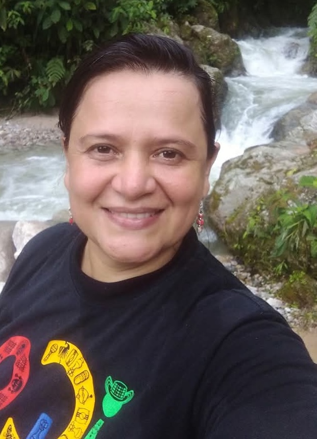 Comunicadora Social y Periodista. Especialista en docencia. Con amplia experiencia en docencia universitaria y trabajo comunitario. Cofundadora del medio digital La Minga Kiwe y la Corporación Uma Kiwe Madre Tierra. Realizadora de documentales y argumentales cortos.
